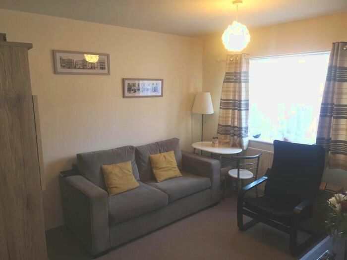 2 Bedroom Flat To Rent In Hodgson Avenue, Beverley, HU17