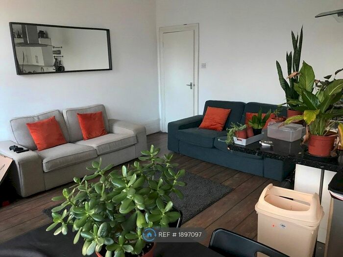 3 Bedroom Flat To Rent In Cecile Park, London, N8