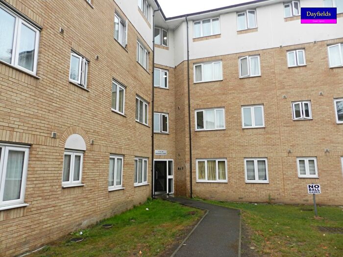 2 Bedroom Flat To Rent In Enstone Road, Enfield, EN3