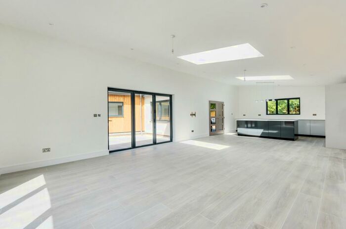 4 Bedroom Bungalow To Rent In Parsonage Lane Sidcup, DA14