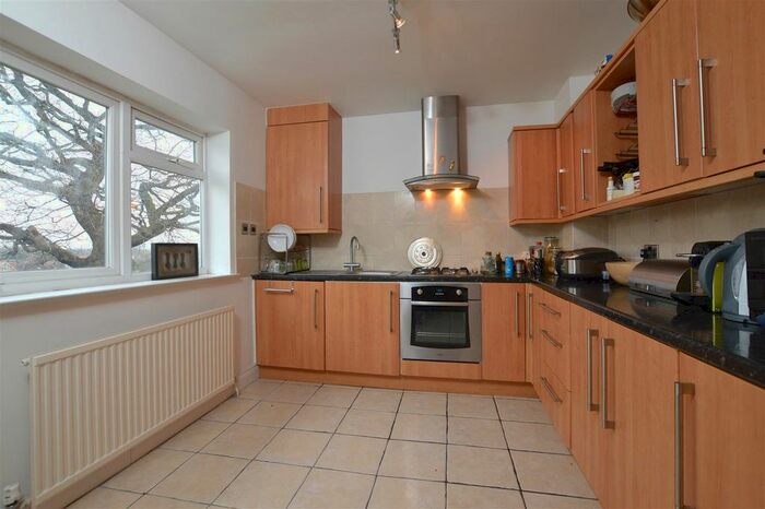 2 Bedroom Flat To Rent In Wellington Place, Great North Road, East Finchley, N2