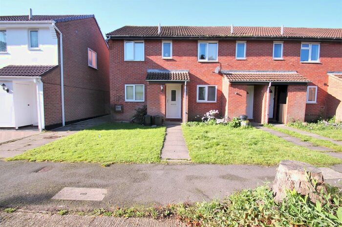 2 Bedroom End Of Terrace House To Rent In Tanglewood Close, Uxbridge, Middlesex, UB10