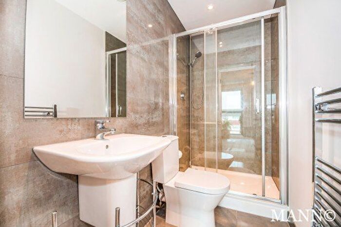 2 Bedroom Flat To Rent In High Street, Redhill, RH1