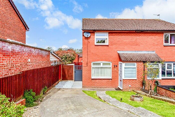 3 Bedroom Semi-Detached House For Sale In Sonnet Way, Waterlooville, Hampshire, PO7