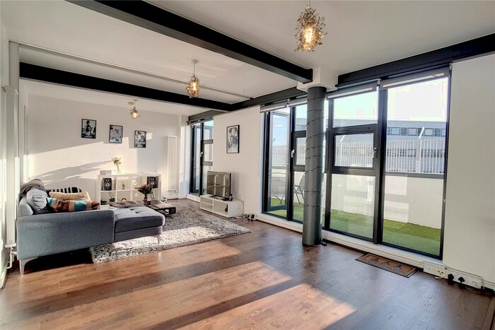 2 Bedroom Flat To Rent In Hallings Wharf, Stratford, E15