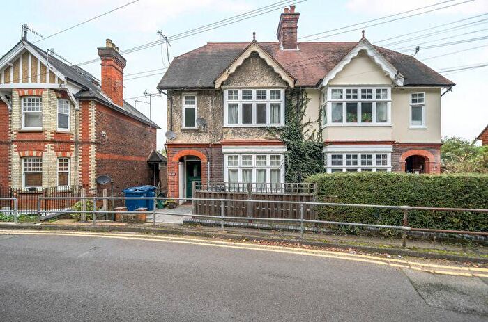 2 Bedroom Triplex To Rent In Croft Road, Godalming, GU7