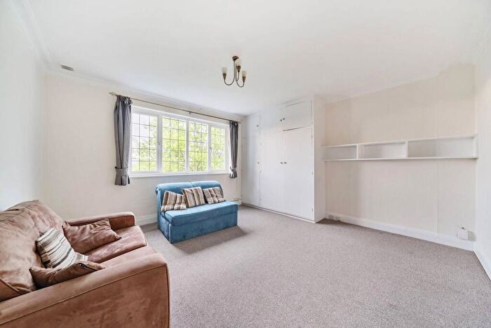 1 Bedroom Flat To Rent In Armitage Road, Golders Green, London, NW11