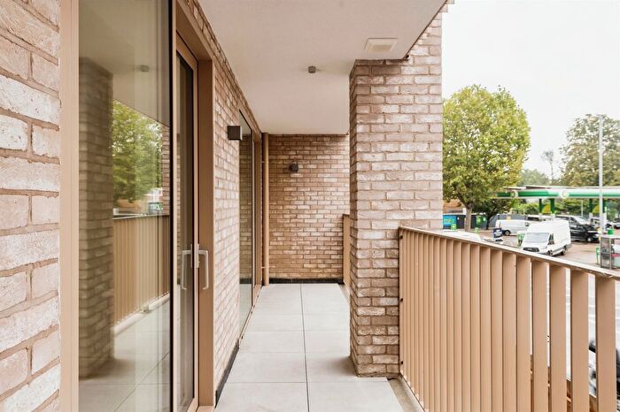1 Bedroom Flat For Sale In High Road Leyton, London, E10