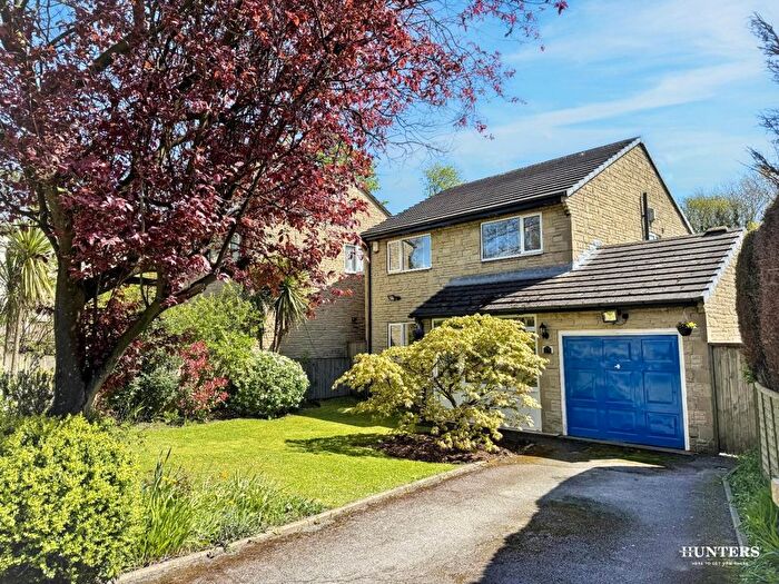 4 Bedroom Detached House For Sale In Longlands Road, Dewsbury, WF13