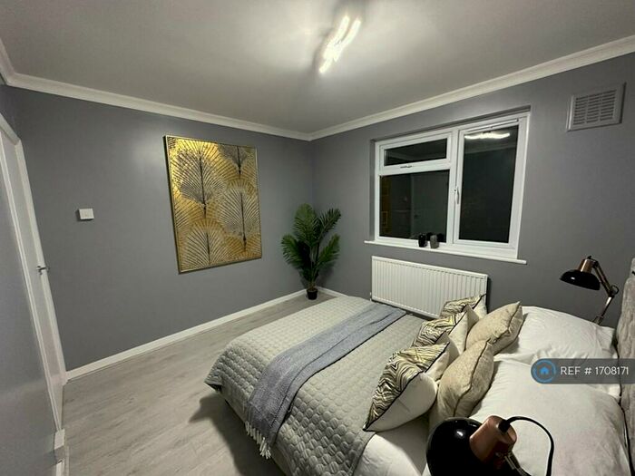 2 Bedroom Flat To Rent In Butterfields, London, E17