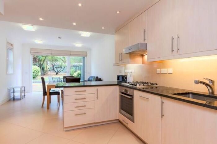 2 Bedroom Flat To Rent In Very Near Madeley Road Area, Ealing Broadway East, W5