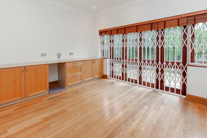 5 Bedroom Detached House To Rent In Canons Drive, Edgware, HA8