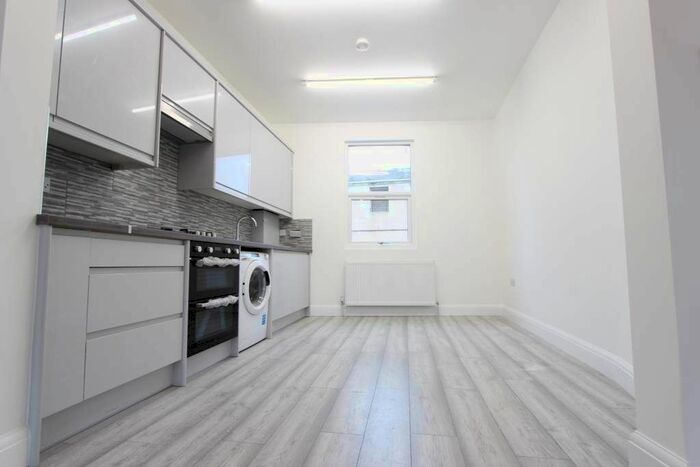 2 Bedroom Flat To Rent In Barrett's Grove, London, N16