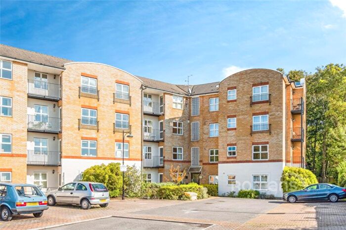 2 Bedroom Flat To Rent In Russell Road, Russell Road, Basingstoke, RG21
