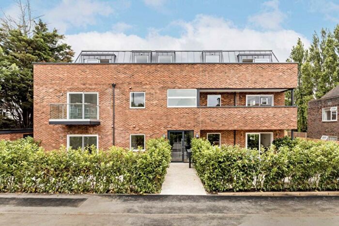 1 Bedroom Flat For Sale In Pound Lane, Willesden Green, NW10