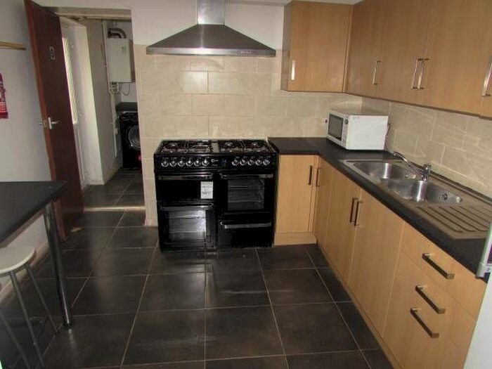 5 Bedroom Property To Rent In Rhyddings Park Road, Brynmill, Swansea, SA2