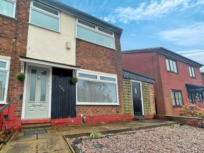 3 Bedroom End Of Terrace House To Rent In Turf Lane, Royton, OL2