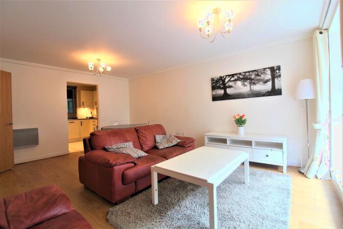 3 Bedroom Flat To Rent In Fleet Street, BN1