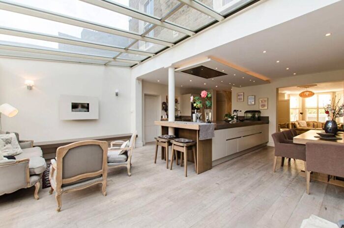 5 Bedroom House To Rent In Salcott Road, Between The Commons, London, SW11