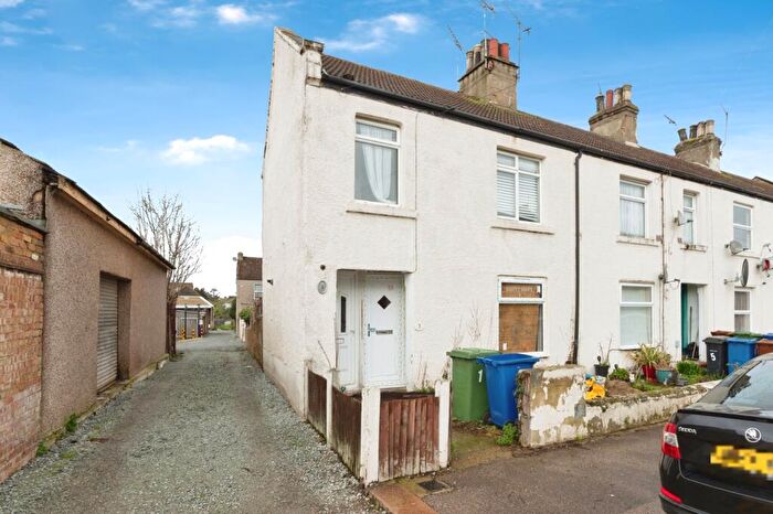 2 Bedroom Maisonette For Sale In College Road, Grays, Essex, RM17