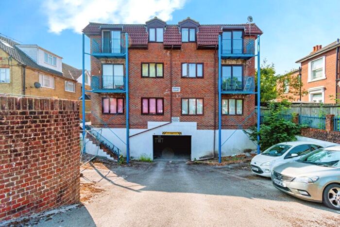 1 Bedroom Flat For Sale In Roberts Road, Southampton, Hampshire, SO15