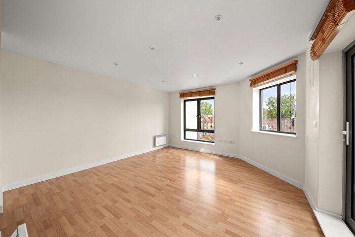 2 Bedroom Flat To Rent In Diamond Court, Cherington Road, Hanwell, W7