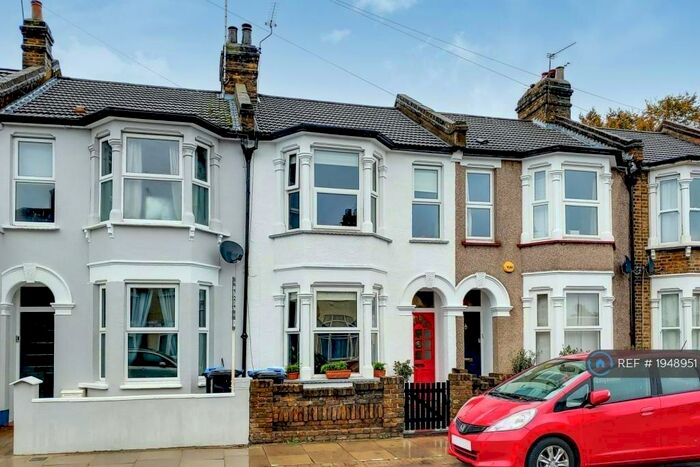 3 Bedroom Terraced House To Rent In Lincoln Road, Enfield, EN1