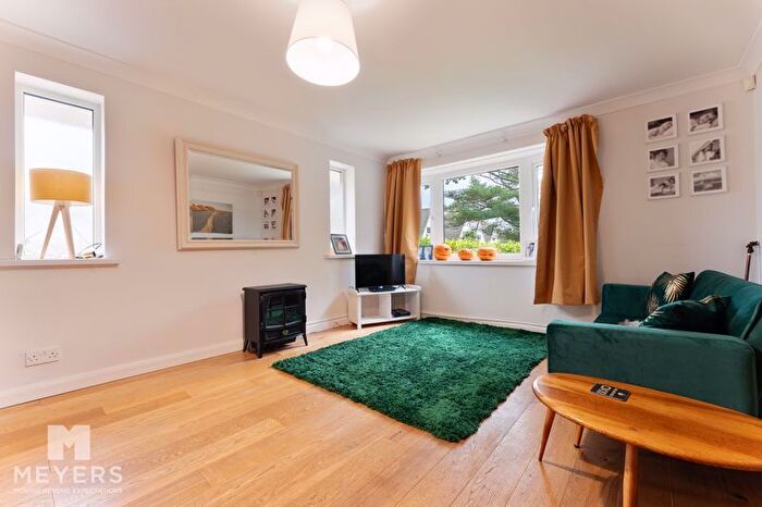 5 Bedroom Detached House To Rent In Kingfisher Close, West Moors, Ferndown, BH22