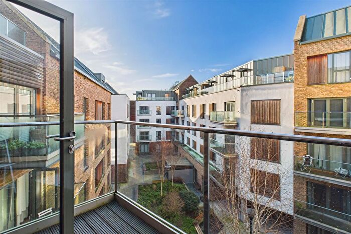 2 Bedroom Flat For Sale In Gaol Ferry Steps, Whapping Wharf, BS1