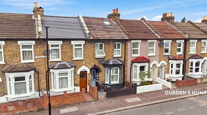 3 Bedroom Terraced House For Sale In Oakdale Road, Leytonstone, E11