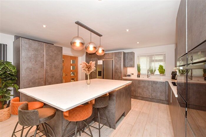 5 Bedroom Chalet For Sale In Bromley Green Road, Ruckinge, Ashford, Kent, TN26