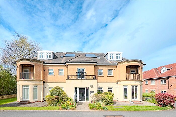 2 Bedroom Flat For Sale In Sandringham House, Harrogate Road, Leeds, West Yorkshire, LS17