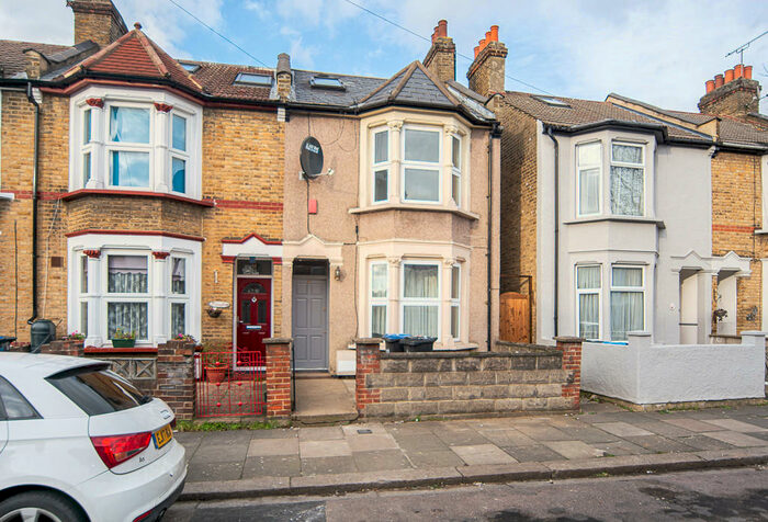 4 Bedroom End Of Terrace House To Rent In Clarence Road, Enfield, EN3