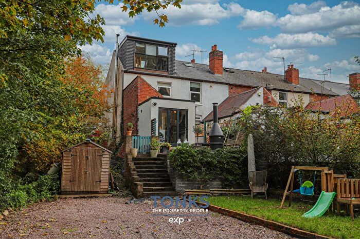 3 Bedroom End Terrace House For Sale In Dudley Road, Halesowen, B63