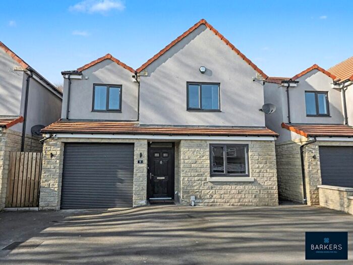 4 Bedroom Detached House For Sale In Highmoor Lane, Cleckheaton, BD19