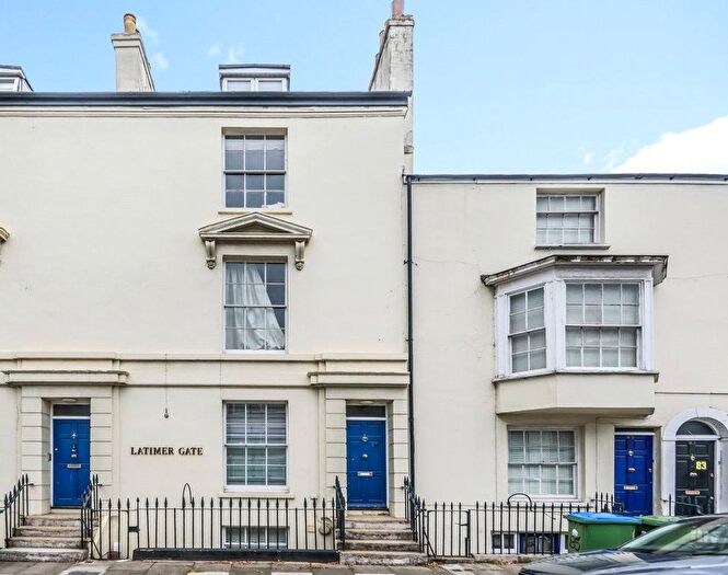 2 Bedroom Flat To Rent In Bernard Street, Southampton, Hampshire, SO14