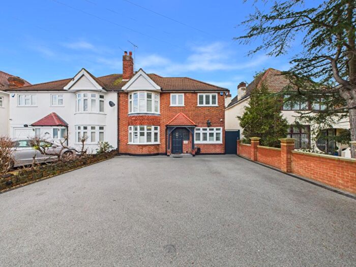4 Bedroom Semi Detached House For Sale In Halfway Street, Sidcup, Kent, DA15