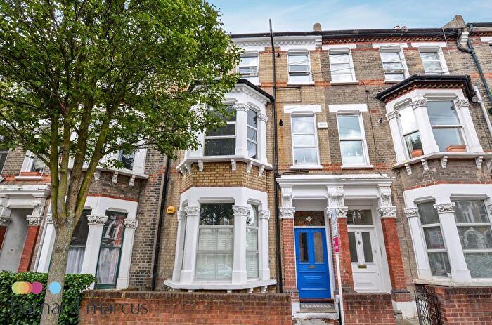 2 Bedroom Flat To Rent In St. Luke's Avenue, London, SW4