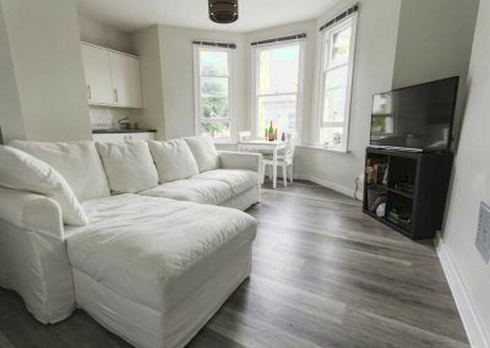 2 Bedroom Flat To Rent In St. Johns Road, Clifton, Bristol, BS8