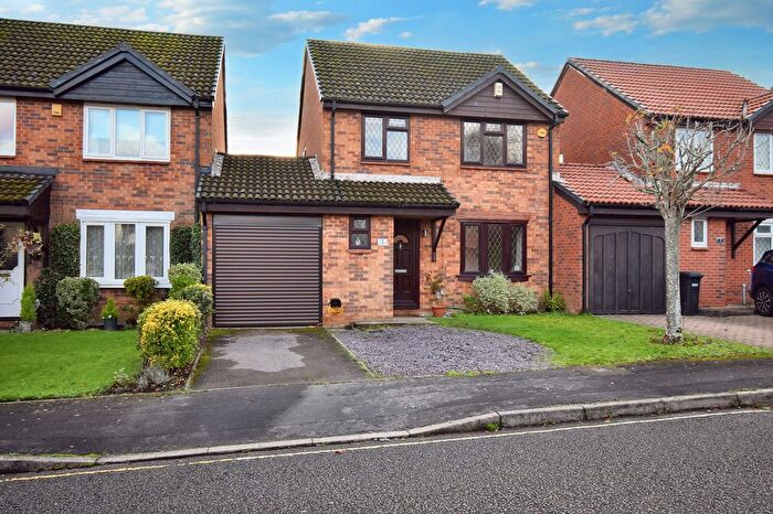 3 Bedroom Link Detached House For Sale In Donnington Drive, Chandler's Ford, SO53