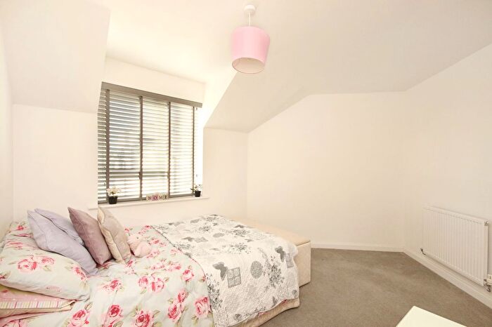 2 Bedroom Flat For Sale In Oak Dene Way, Waverley, S60