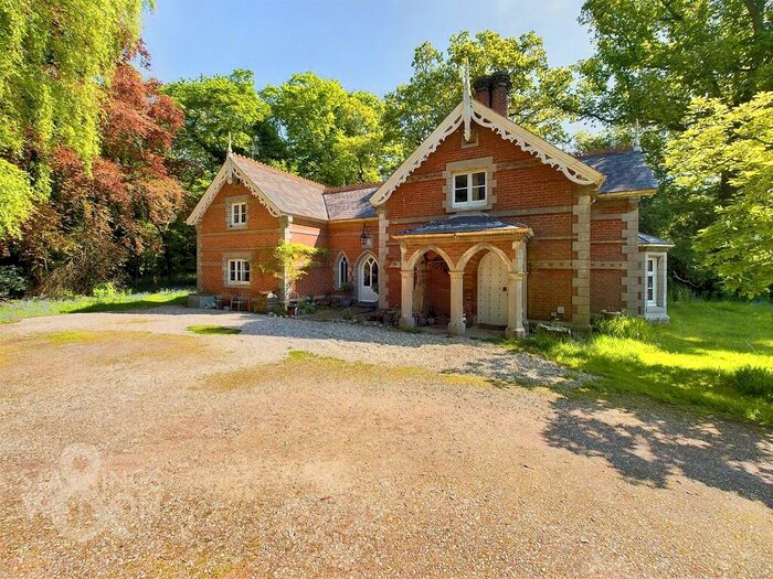 4 Bedroom Detached House For Sale In Waterloo Road, Hainford, Norwich, NR10