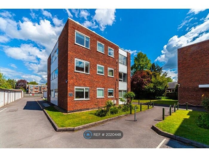 2 Bedroom Flat To Rent In Gloucester Court, Sutton, SM2