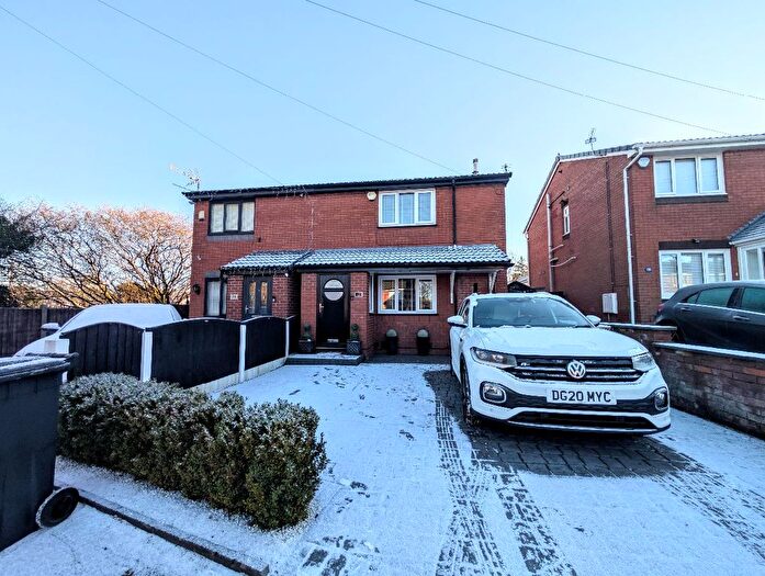 3 Bedroom Semi-Detached House For Sale In Alexandra Road, Kearsley, Bolton, BL4