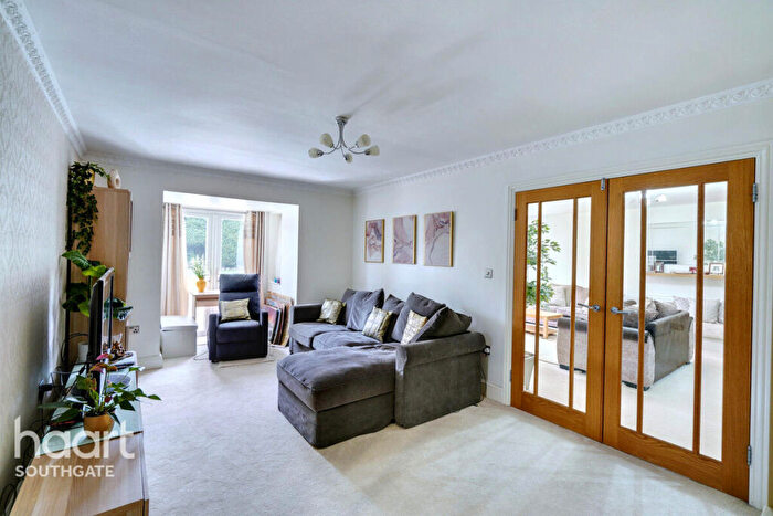 5 Bedroom Bungalow For Sale In Jennings Way, Barnet, EN5