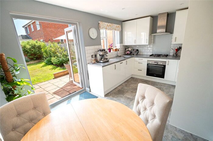 3 Bedroom End Terrace House For Sale In Derry Close, Ash Vale, Surrey, GU12