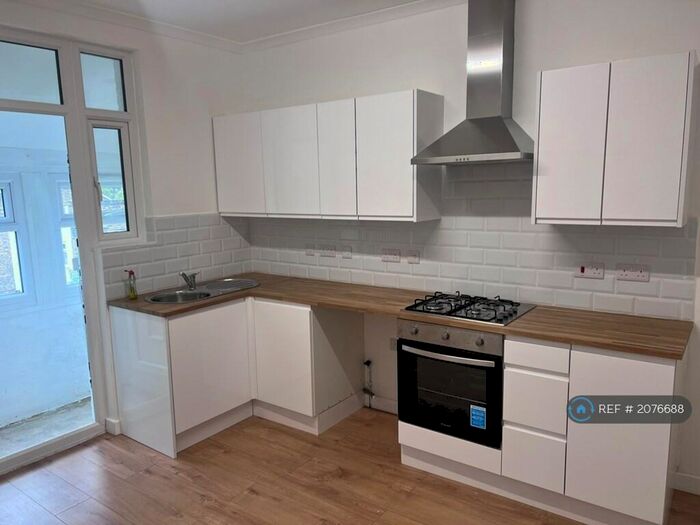1 Bedroom Flat To Rent In Gibbon Road, London, SE15