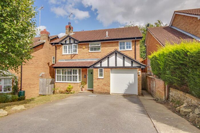 4 Bedroom Detached House For Sale In The Oaks, Haywards Heath, RH16