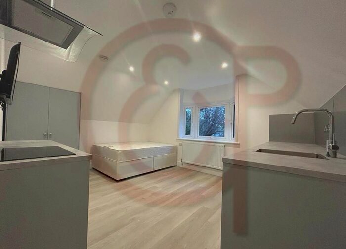 Studio To Rent In Spencer Road, Chiswick, W4