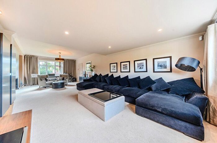 5 Bedroom Detached House For Sale In Mainway, Alkrington, Middleton, Manchester, M24